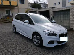 Weiß Gebraucht 2016 BMW 220 Gran Tourer Performance Van / Kleinbus | 22.000 € (Teuer)