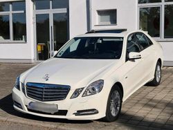 Weiß Gebraucht 2010 Mercedes E220 Limousine | 15.799 € (Etwas zu teuer)