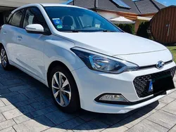 Weiß Gebraucht 2015 Hyundai i20 Trend Limousine | 7.500 € (Fairer Preis)