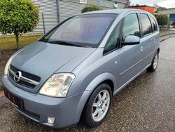 Grau Gebraucht 2004 Opel Meriva Van / Kleinbus | 1.998 € (Etwas zu teuer)