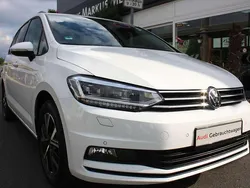 Pure white Gebraucht 2024 VW Touran Van / Kleinbus | 29.799 € (Fairer Preis)