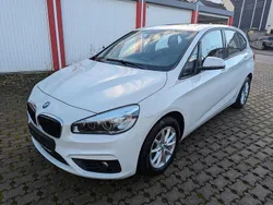 Weiß Gebraucht 2017 BMW 218 Active Tourer Advantage Van / Kleinbus | 12.990 € (Fairer Preis)