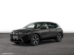 Grau Gebraucht 2024 BMW iX SUV | 61.867 € (Etwas zu teuer)
