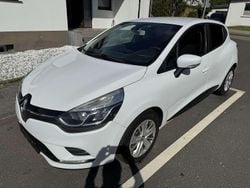 Weiss Gebraucht 2017 Renault Clio IV Kleinwagen | 7.250 € (Guter Preis)