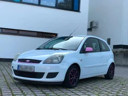 Weiß Gebraucht 2007 Ford Fiesta Kleinwagen | 650 € (Superpreis)