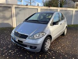 Grau Gebraucht 2007 Mercedes A150 Limousine | 2.700 € (Teuer)