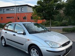 Silber Gebraucht 2002 Ford Focus Limousine | 1.599 €