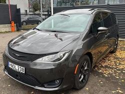 Grau Gebraucht 2018 Chrysler Pacifica Limited Van / Kleinbus | 17.499 € (Superpreis)