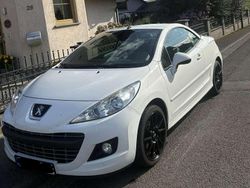 Weiß Gebraucht 2014 Peugeot 207 Allure Cabrio | 8.400 €