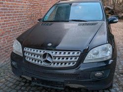 Schwarz Gebraucht 2007 Mercedes ML420 SUV | 5.250 €