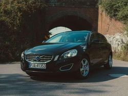 Gebraucht 2011 Volvo V60 Summum Kombi | 11.500 €