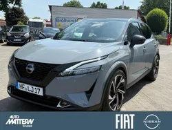 Ceramic grey p/black m (metallic) Gebraucht 2024 Nissan Qashqai Tekna SUV | 31.780 € (Teuer)
