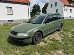 Grün Gebraucht 1999 VW Passat Kombi | 1.000 € (Guter Preis)