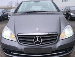 Mountaingrau met. Gebraucht 2012 Mercedes A180 Kleinwagen | 2.300 €