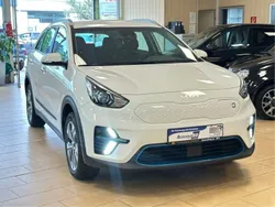 Weiß (ud) schneeweiß Gebraucht 2022 Kia e-Niro Vision SUV | 19.400 € (Fairer Preis)