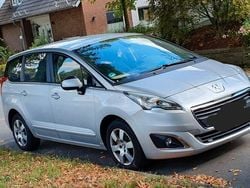 Grau Gebraucht 2014 Peugeot 5008 Active Van / Kleinbus | 8.600 € (Teuer)