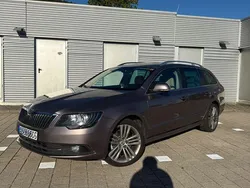 Braun Gebraucht 2013 Skoda Superb Limousine | 11.500 €