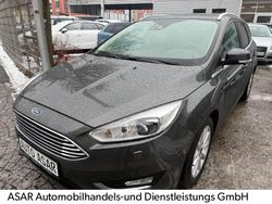 Grau Gebraucht 2015 Ford Focus Titanium Kombi | 8.880 € (Fairer Preis)