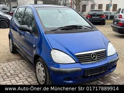 Blau Gebraucht 2002 Mercedes A160 Avantgarde Van / Kleinbus | 2.500 € (Teuer)