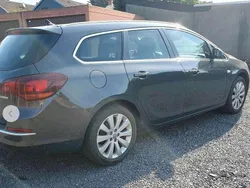 Grau Gebraucht 2015 Opel Astra Exklusiv Kombi | 8.999 € (Guter Preis)