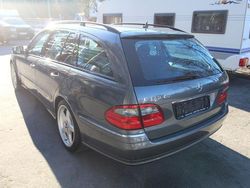 Grau Gebraucht 2006 Mercedes E320 Avantgarde Kombi | 8.950 €