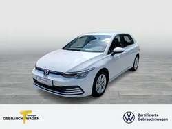 Weiß Gebraucht 2022 VW Golf VIII Life Limousine | 19.670 € (Guter Preis)