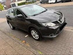 Schwarz Gebraucht 2016 Nissan Qashqai SUV | 7.950 € (Superpreis)