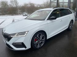 Weiß Gebraucht 2024 Skoda Octavia RS Kombi | 34.980 € (Guter Preis)