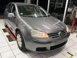 Grau Gebraucht 2005 VW Golf IV Trendline Kleinwagen | 3.950 €