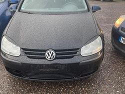 Schwarz Gebraucht 2004 VW Golf V Kleinwagen | 800 € (Superpreis)