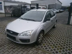 Silber Gebraucht 2004 Ford Focus Trend Limousine | 990 € (Guter Preis)