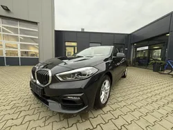 Saphirschwarzmet. Gebraucht 2020 BMW 118 Sport Line Kleinwagen | 21.990 € (Fairer Preis)