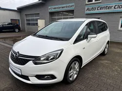 Weiß Gebraucht 2017 Opel Zafira Business Edition Van / Kleinbus | 14.900 €