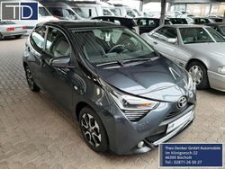 Grau Gebraucht 2019 Toyota Aygo X-play Kleinwagen | 9.900 € (Fairer Preis)