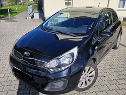 Schwarz Gebraucht 2013 Kia Rio Attract Kleinwagen | 2.999 € (Superpreis)