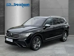 Deep black perleffekt (schwarz) Gebraucht 2024 VW Tiguan Allspace Life SUV | 48.600 € (Teuer)