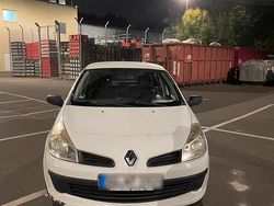 Weiß Gebraucht 2007 Renault Clio II Kleinwagen | 1.480 €