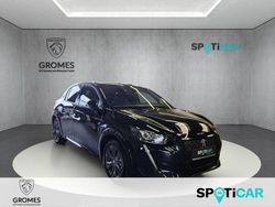 Schwarz perla nera (metallic) Gebraucht 2023 Peugeot e-208 Allure Kleinwagen | 21.490 € (Fairer Preis)