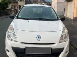 Weiß Gebraucht 2011 Renault Clio II Authentique Limousine | 2.350 € (Fairer Preis)