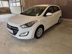 Weiß Gebraucht 2016 Hyundai i30 Classic Kombi | 8.999 € (Fairer Preis)