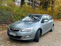 Grau Gebraucht 2011 Opel Astra Kombi | 4.500 € (Etwas zu teuer)