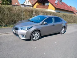 Beige Gebraucht 2016 Toyota Corolla Limousine | 13.490 € (Fairer Preis)