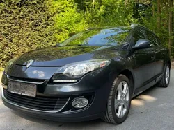 Grau Gebraucht 2012 Renault Mégane III Dynamique Limousine | 5.999 € (Etwas zu teuer)