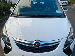 Weiß Gebraucht 2016 Opel Zafira Tourer Selection Van / Kleinbus | 10.000 € (Etwas zu teuer)