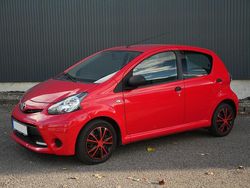 Rot Gebraucht 2013 Toyota Aygo Connect Style Kleinwagen | 5.500 € (Fairer Preis)