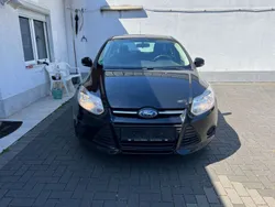 Schwarz Gebraucht 2013 Ford Focus Trend Limousine | 2.699 € (Teuer)