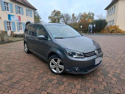 Grau Gebraucht 2014 VW Touran Life Van / Kleinbus | 11.500 € (Fairer Preis)