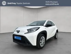 Schneeweiß Neu 2025 Toyota Aygo X-play Kleinwagen | 15.990 €