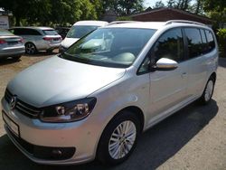 Reflexsilber metallic Gebraucht 2015 VW Touran Cup Van / Kleinbus | 9.299 € (Etwas zu teuer)