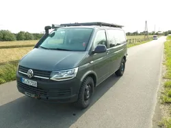 Grau Gebraucht 2015 VW T6 Van | 38.950 €